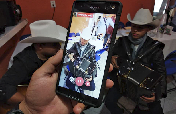 Con Los Hermanos Sandoval