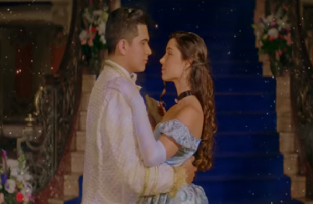 Que Bonito Es Querer – Ulices Chaidez y Sus Plebes