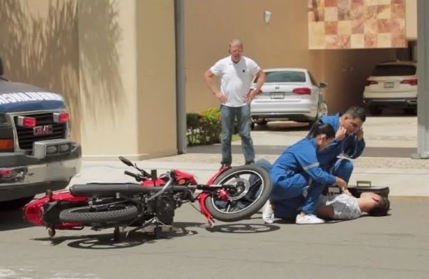 La Arrolladora Banda El Limón – Como Si Yo Fuera Pastel