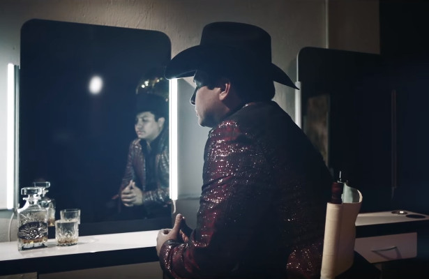 Julión Álvarez Y Su Norteño Banda – Esta Noche Se Me Olvida