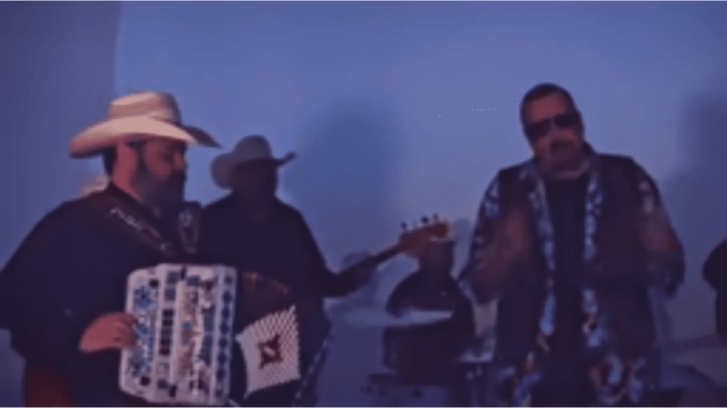 No Me Hables de Amor – Intocable y Pepe Aguilar