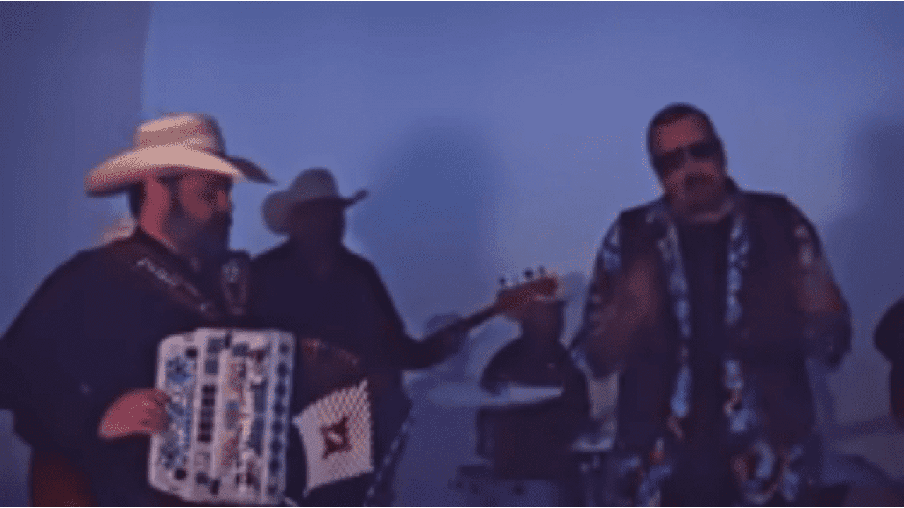 No Me Hables de Amor – Intocable y Pepe Aguilar