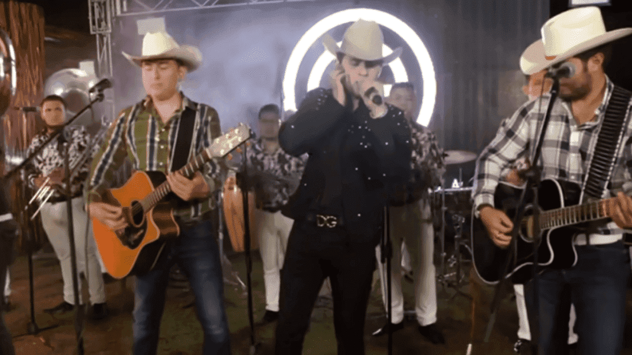 Duren – Giovanny Ayala x Los Plebes del Rancho De Ariel Camacho