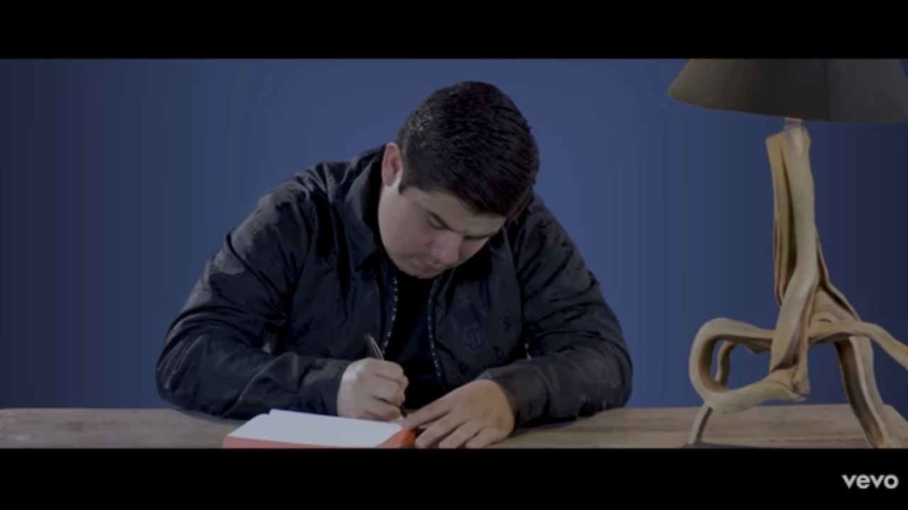 Vete – Alfredo Olivas