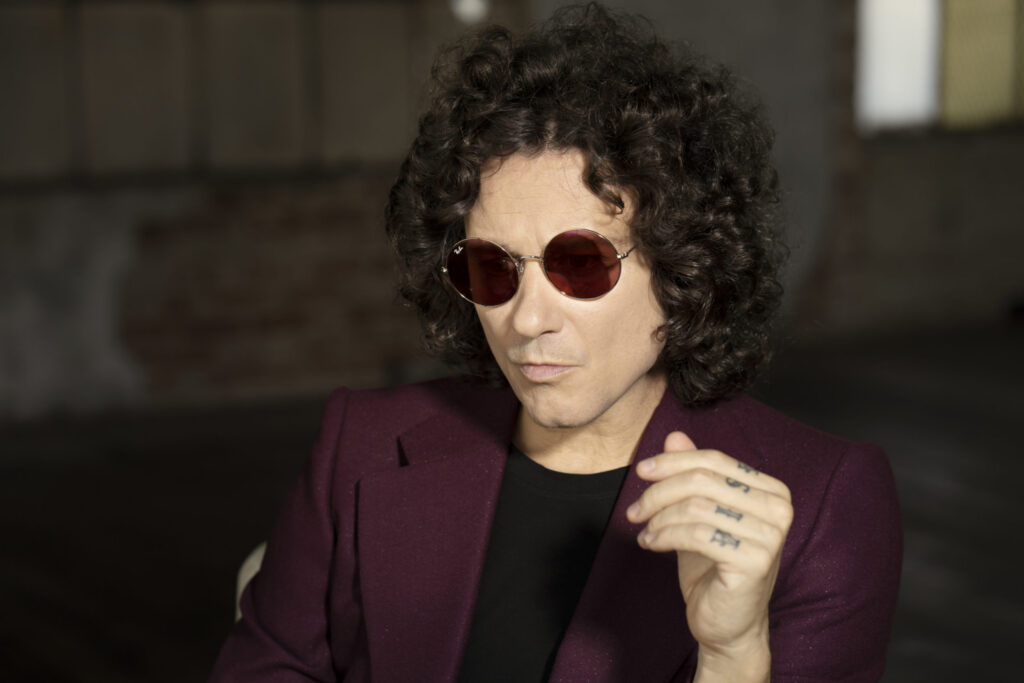 Enrique Bunbury se compara con Peso Pluma