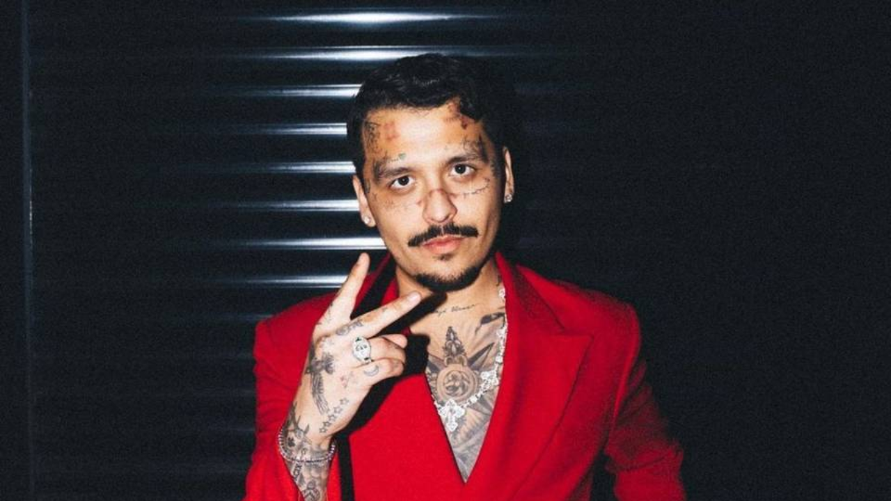 ¡Christian Nodal confirma que se equivocó de carrera!