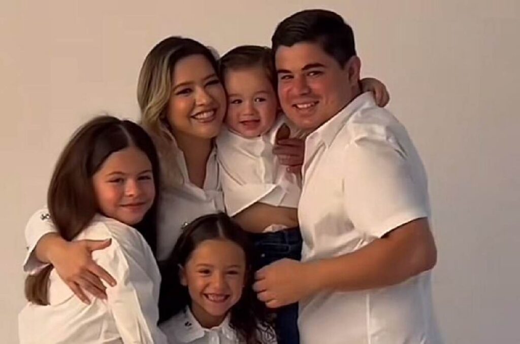 ¿Quién es Lorely y cómo influye en la vida de Alfredo Olivas?