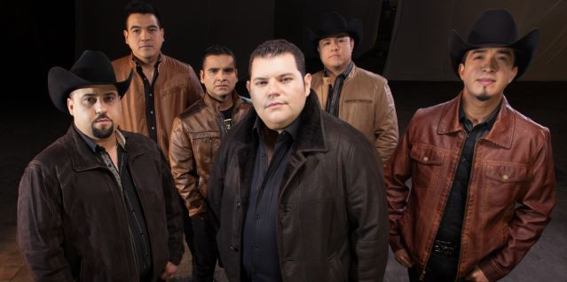 Grupo Duelo: Sufre accidente automovilístico 