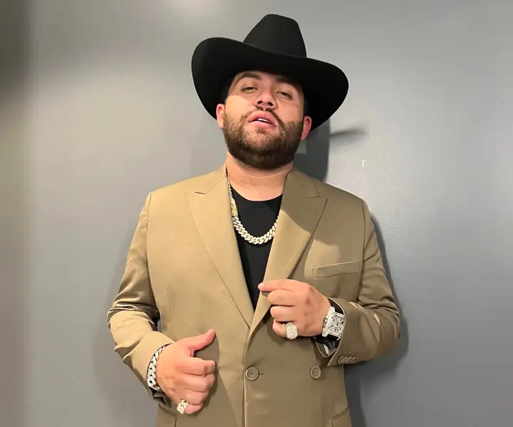 Luis R. Conriquez sufre APARATOSA caída de cuatrimoto
