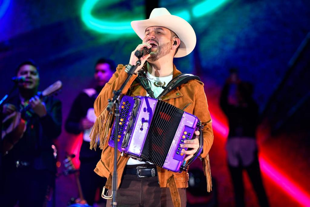 Edén Muñoz cancela concierto por desplome de escenario