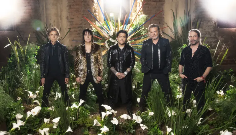  Nodal hace una aparición sorpresa en un concierto de Maná en España