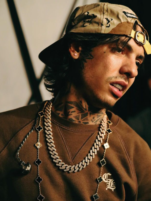 ¿Qué le dieron de tomar a Natanael Cano en pleno concierto?