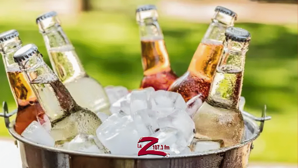 Cómo enfriar tus bebidas rápido: el truco del verano