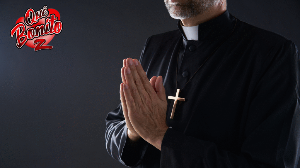 Sacerdote de 90 años es arrestado por alimentar a personas sin hogar