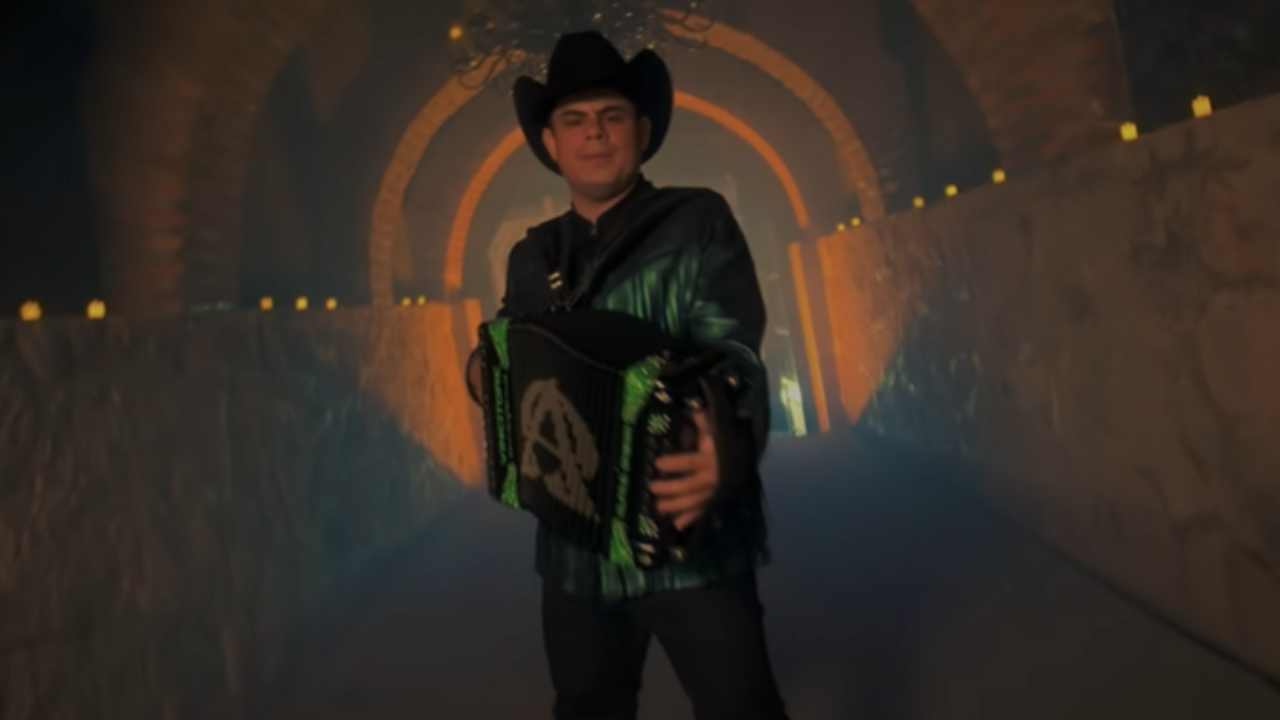 Noche De Enciclopedia – Alfredo Olivas