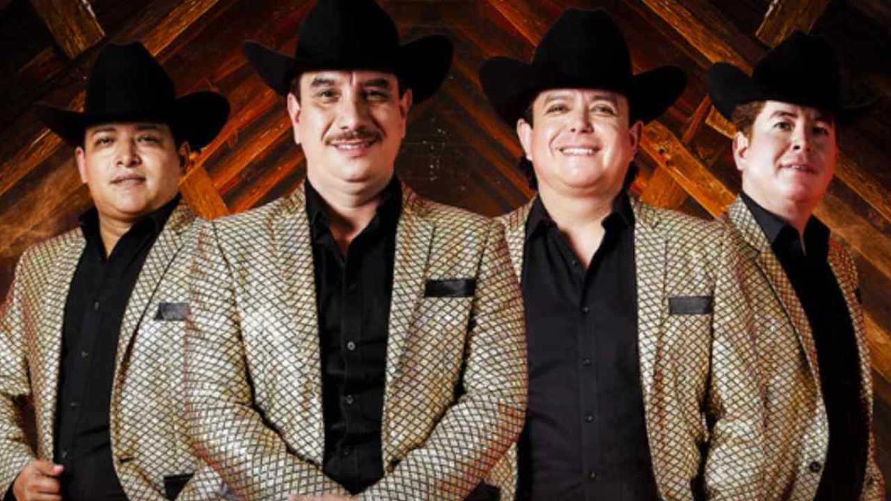 Los Alegres del Barranco utilizan karaoke masivo para eludir prohibición