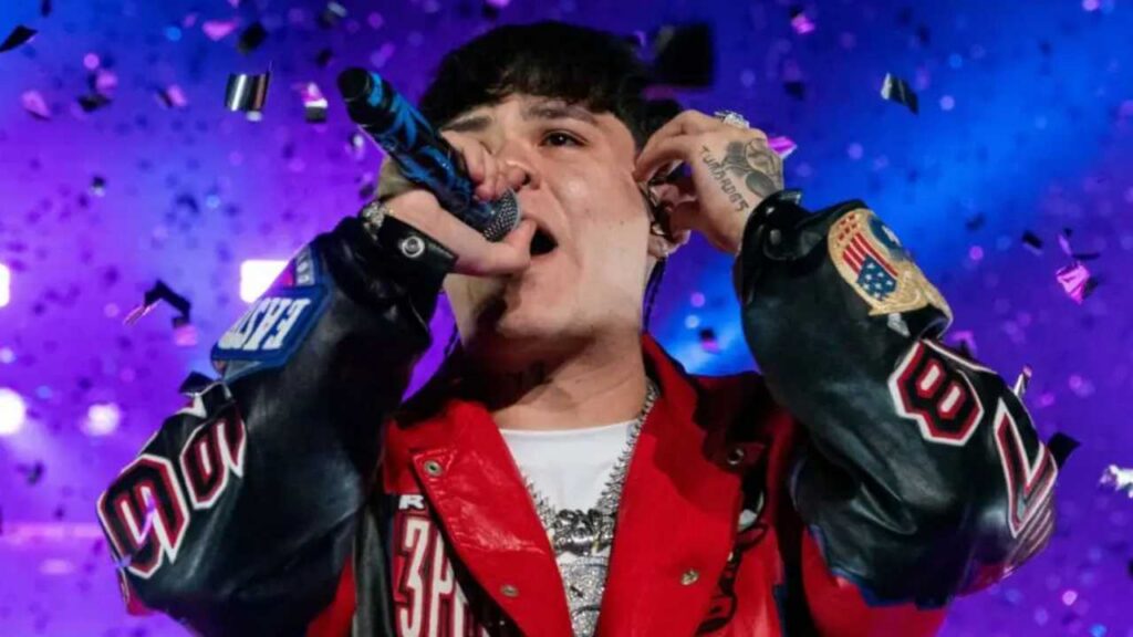 Censuran a Junior H por cantar corrido en pleno concierto