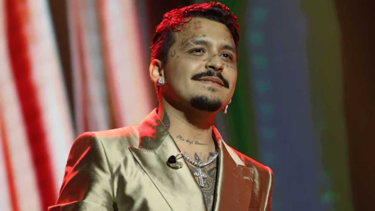 Christian Nodal estrena disco con indirectas y confesiones