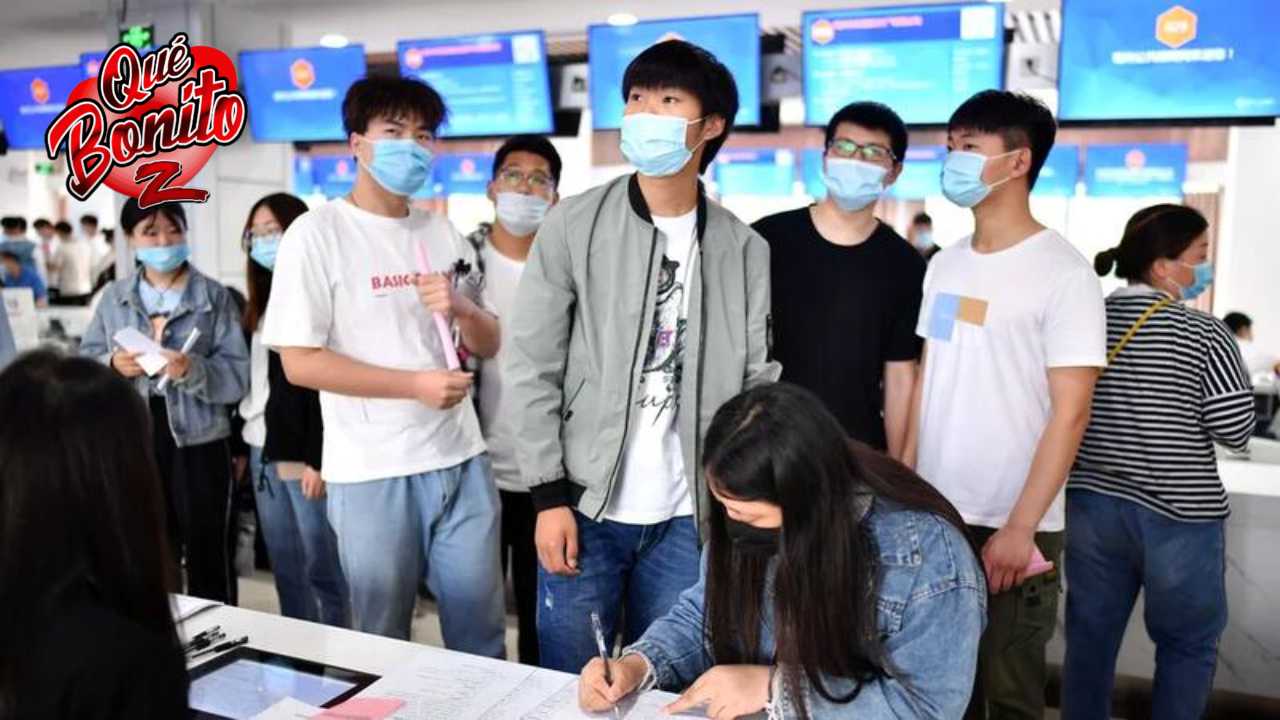 Jóvenes en China pagan por fingir que trabajan ante el desempleo