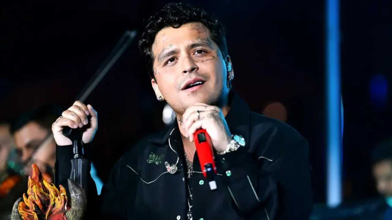 Christian Nodal es visto en consulado en EE.UU., ¿tiene problemas con su visa?