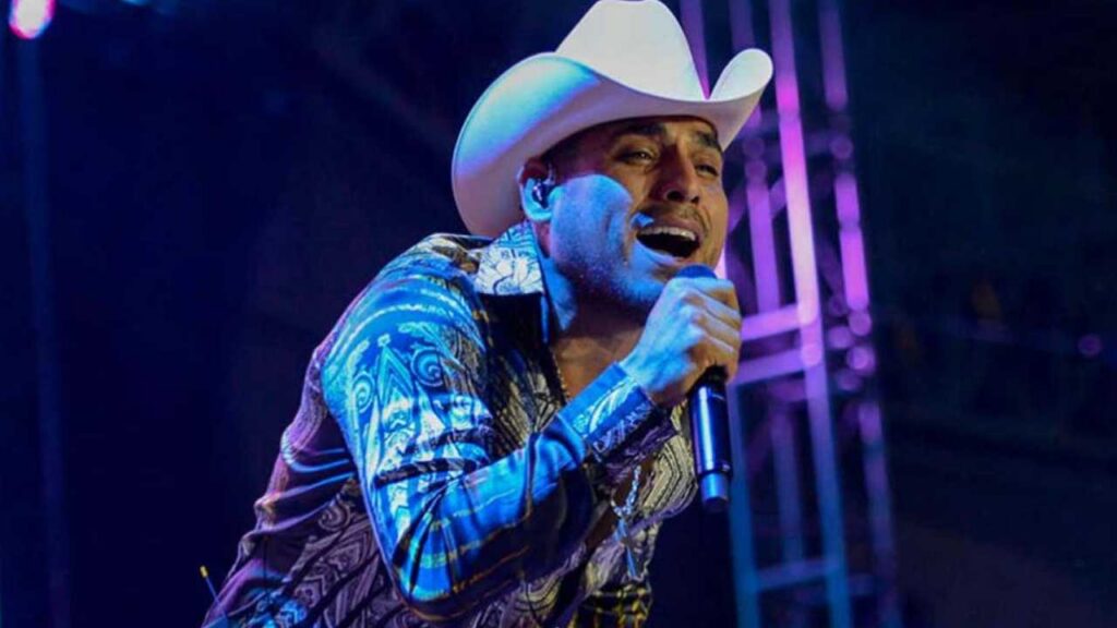 Espinoza Paz revive emotiva canción por Día del Padre
