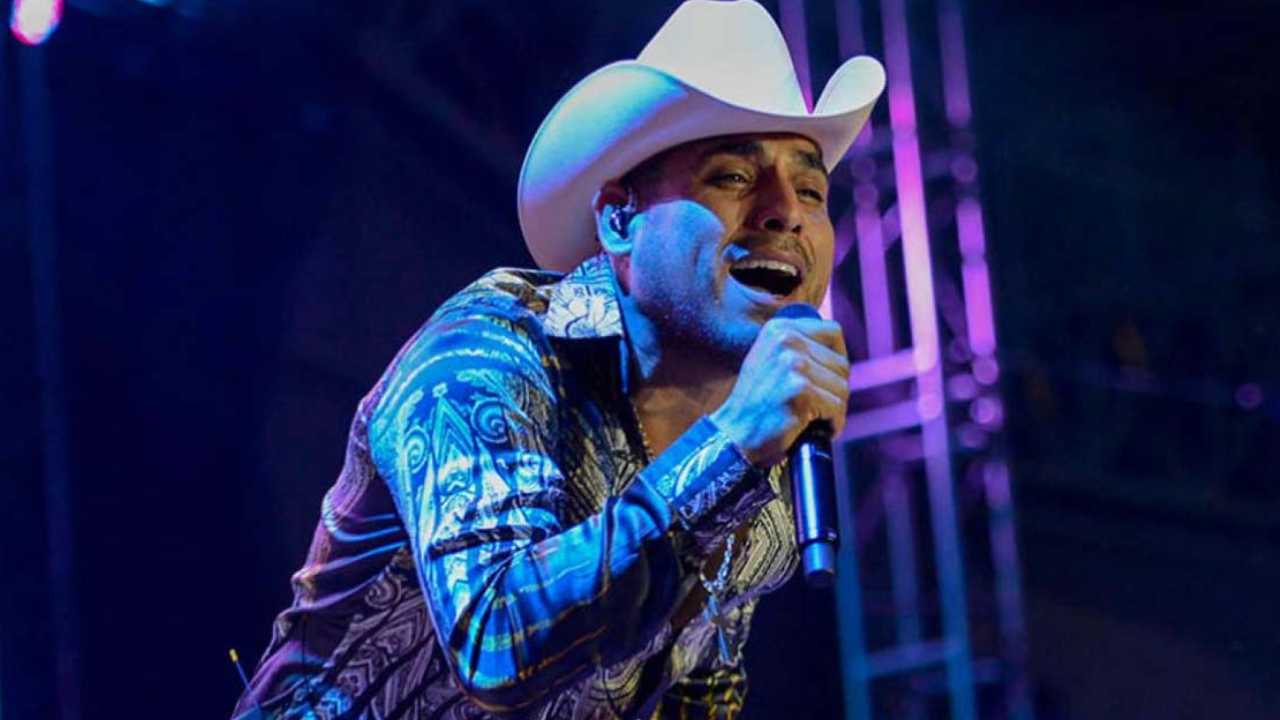 Espinoza Paz revive emotiva canción por Día del Padre