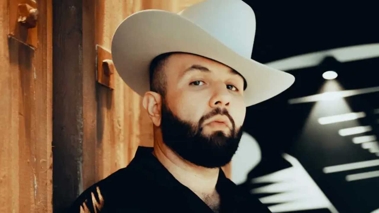 Carín León apoya a fundación que rescata perros y gatos