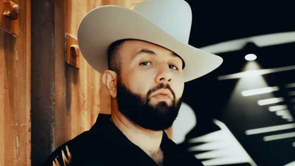 Carín León defiende los corridos tumbados: “Evolucionaron el género”