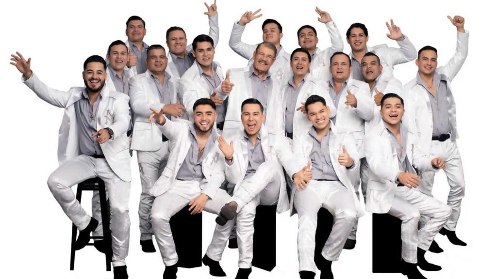 La Arrolladora Banda El Limón invita a concierto VIP al joven que los mencionó en su discurso de graduación