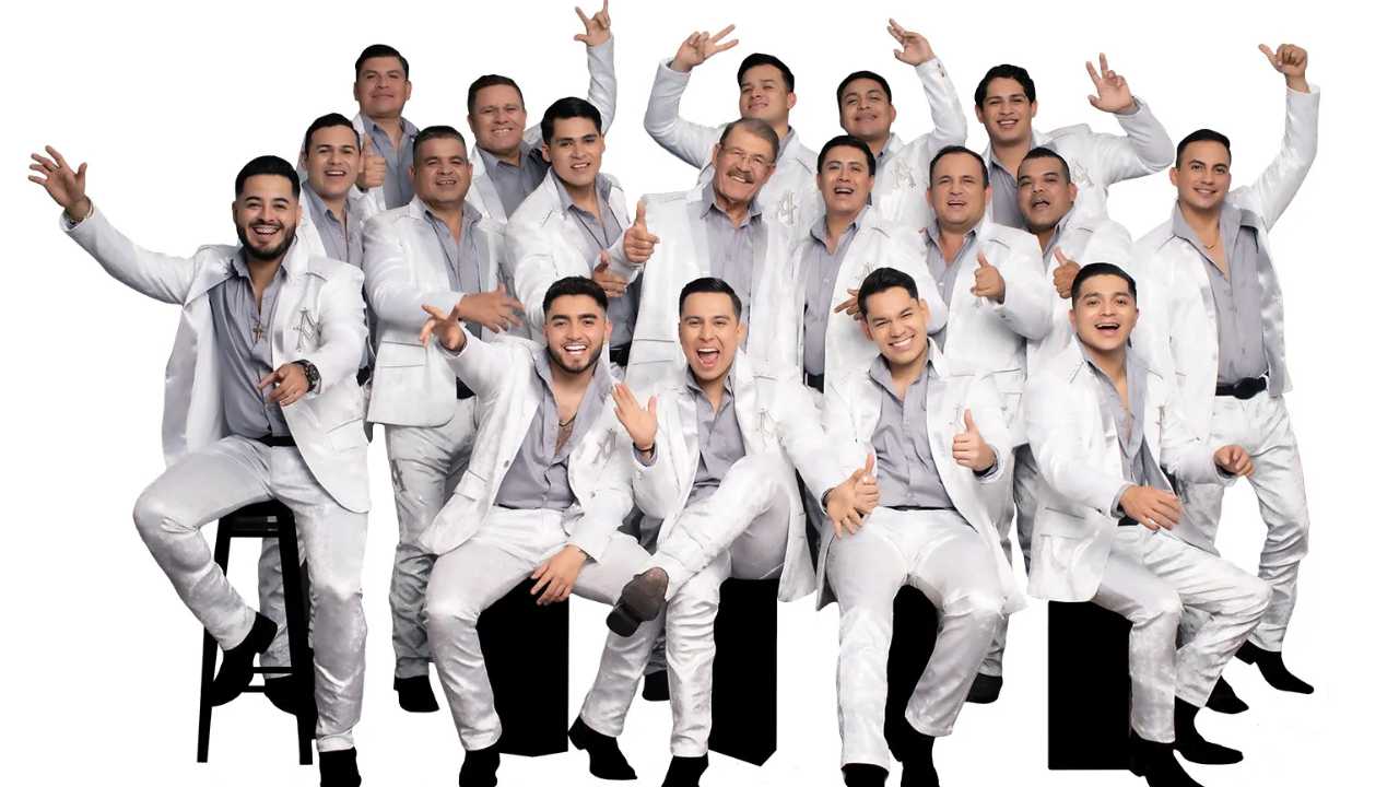 La Arrolladora Banda El Limón invita a concierto VIP al joven que los mencionó en su discurso de graduación