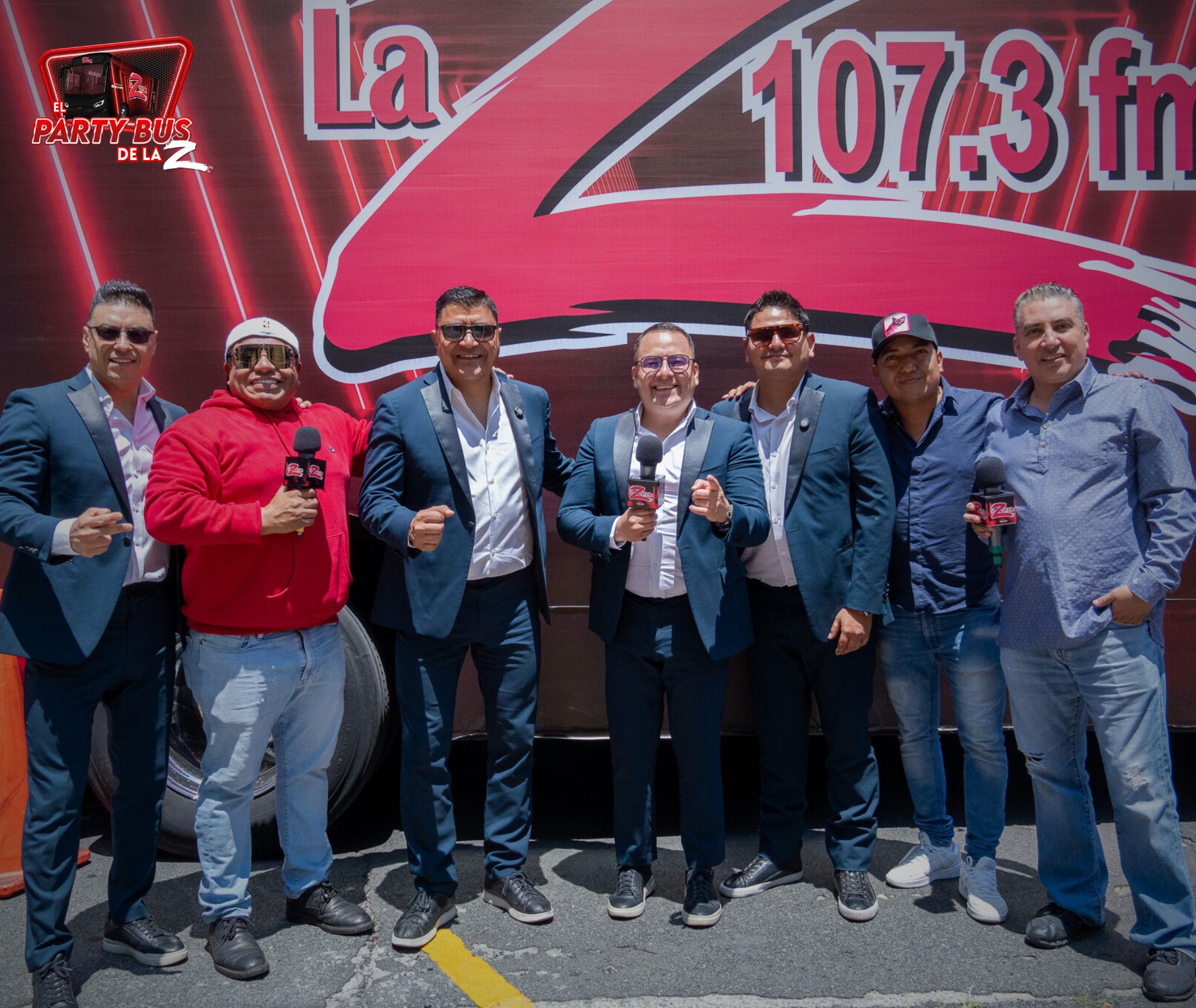 Éxito total del #PartyBusDeLaZ con tres grandes artistas