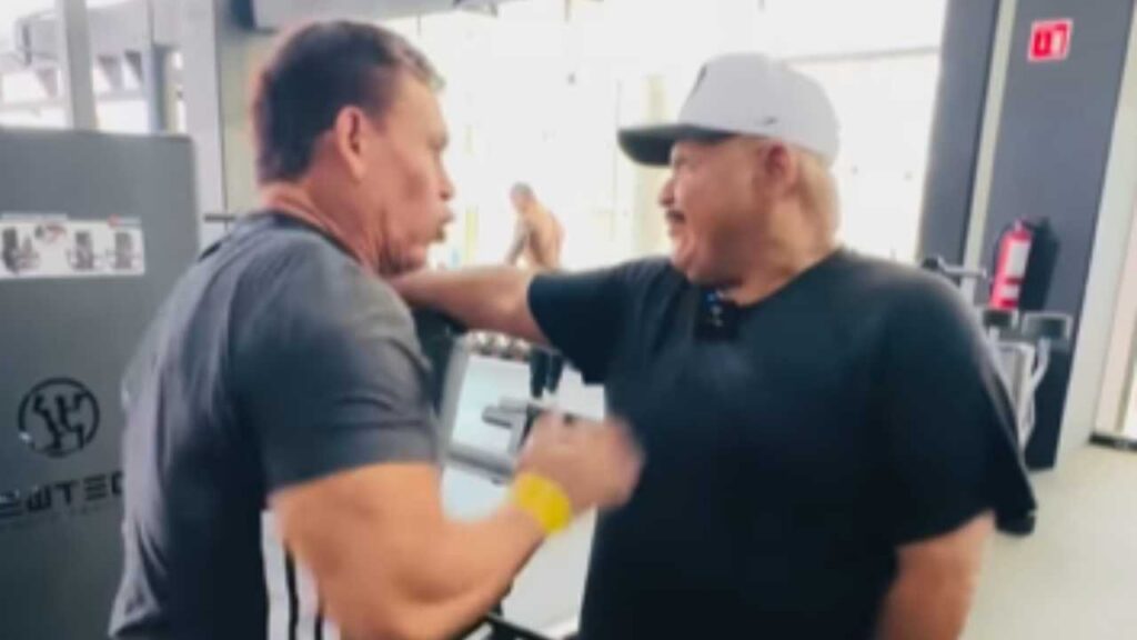 Chuy Lizárraga recibe cachetada de luchador Konan Big