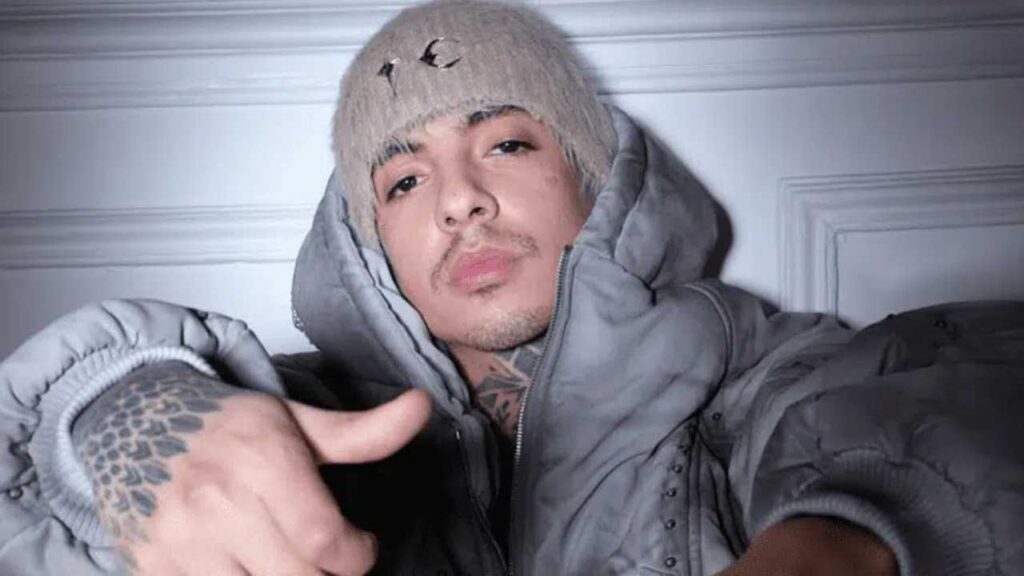 Se incendia camioneta de lujo de Natanael Cano en Hermosillo