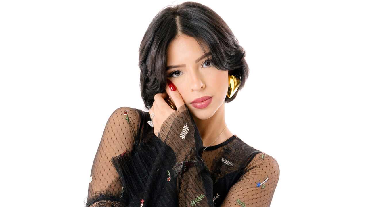 Ángela Aguilar genera polémica por actitud con fan