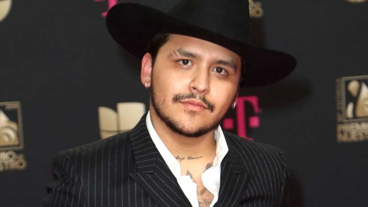 Christian Nodal molesto por abucheos contra Ángela Aguilar