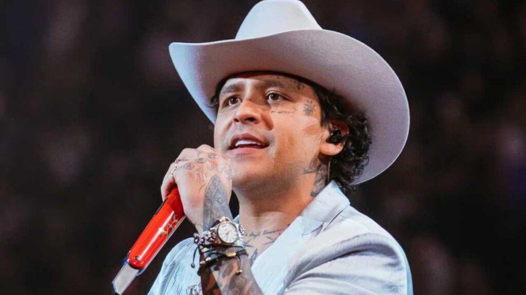 Christian Nodal arremete contra tiktokers y causa polémica