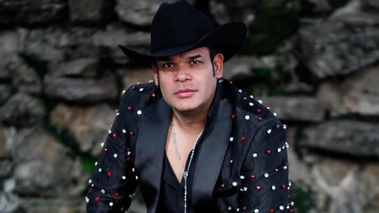 Balean autobús de Banda Jeréz de Marco Flores en carretera